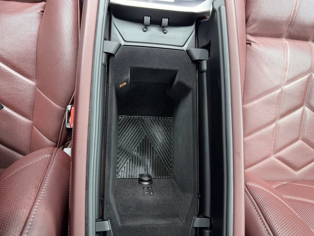 Used 2023 BMW 760i xDrive AWD/4WD image 34