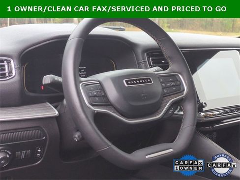 Used 2023 Jeep Wagoneer L Series II image 32