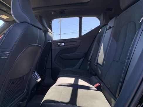 Used 2022 Volvo XC40 T5 R-Design w/ Advanced Package image 32