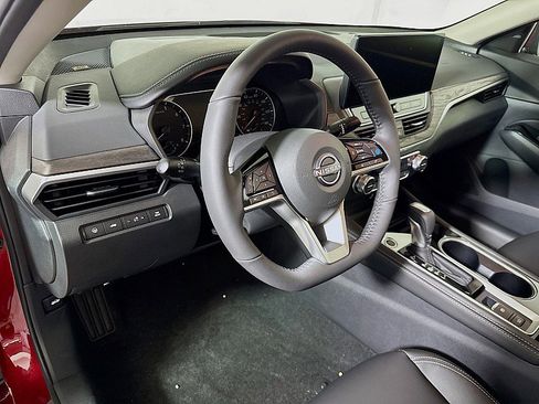 New 2025 Nissan Altima 2.5 SL image 9