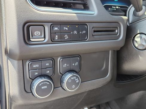 Used 2022 Chevrolet Tahoe Premier AWD/4WD image 23