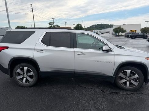 Used 2019 Chevrolet Traverse LT w/ LT Premium Package AWD/4WD image 6