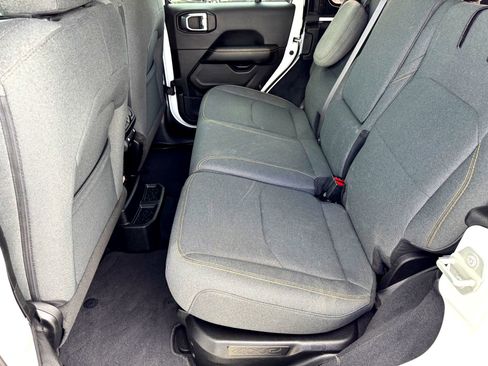 Used 2024 Jeep Wrangler Unlimited Sahara image 19