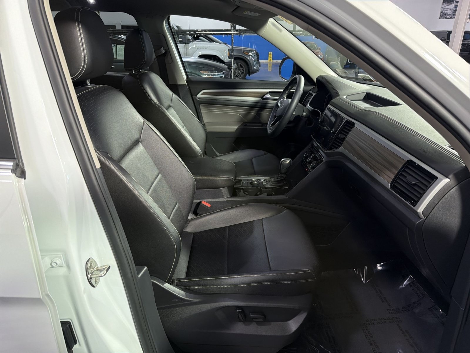 Used 2023 Volkswagen Atlas SEL AWD/4WD image 24