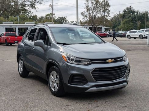 Used 2019 Chevrolet Trax LT w/ LT Convenience Package image 3