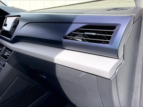 Certified 2022 Volkswagen Taos SE image 16