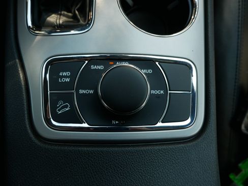 Used 2022 Jeep Grand Cherokee Laredo X AWD/4WD image 31