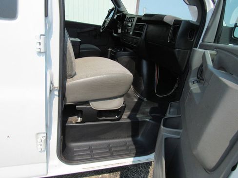 Used 2016 Chevrolet Express 2500 RWD image 13