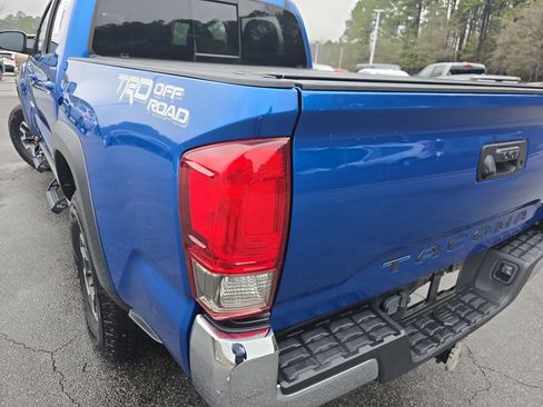 Used 2017 Toyota Tacoma TRD Off-Road w/ Tow Package image 35