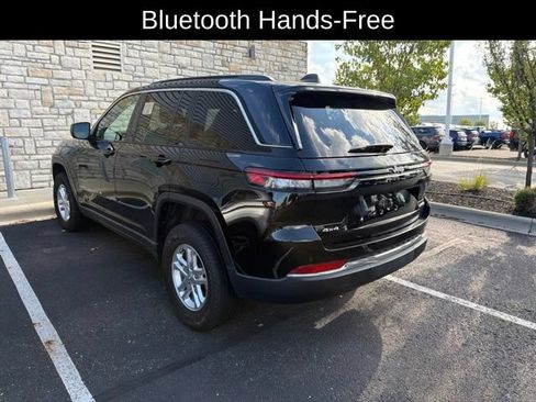 Used 2025 Jeep Grand Cherokee Laredo AWD/4WD image 5