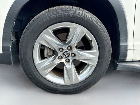 Used 2018 Toyota Highlander Limited FWD image 42