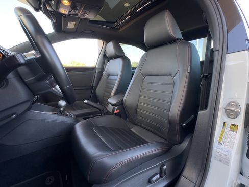Used 2017 Volkswagen Jetta GLI image 4