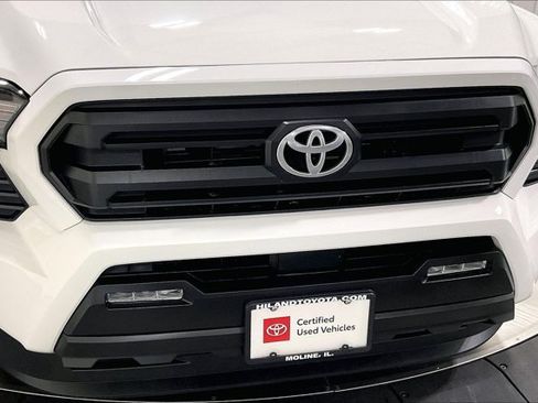Certified 2025 Toyota Tacoma SR5 AWD/4WD image 31
