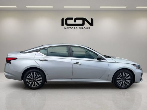 Used 2024 Nissan Altima 2.5 SV FWD image 6