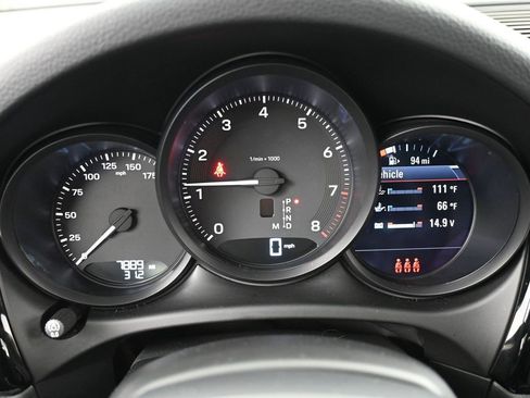 Certified 2025 Porsche Macan image 18