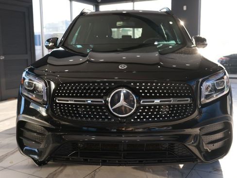 Used 2023 Mercedes-Benz GLB 250 4MATIC image 3