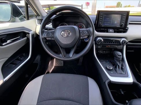 Used 2022 Toyota RAV4 XLE AWD/4WD image 6