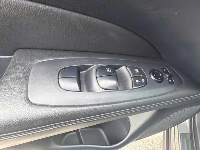 Used 2019 Nissan Pathfinder S AWD/4WD image 14