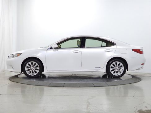 Used 2014 Lexus ES 300h w/ Luxury Package w/Bamboo Trim FWD image 4