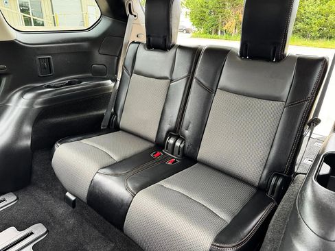 Used 2019 Nissan Pathfinder SV w/ Rock Creek Edition FWD image 19