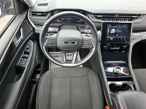 Used 2022 Jeep Grand Cherokee L Laredo w/ Luxury Tech Group I image 12