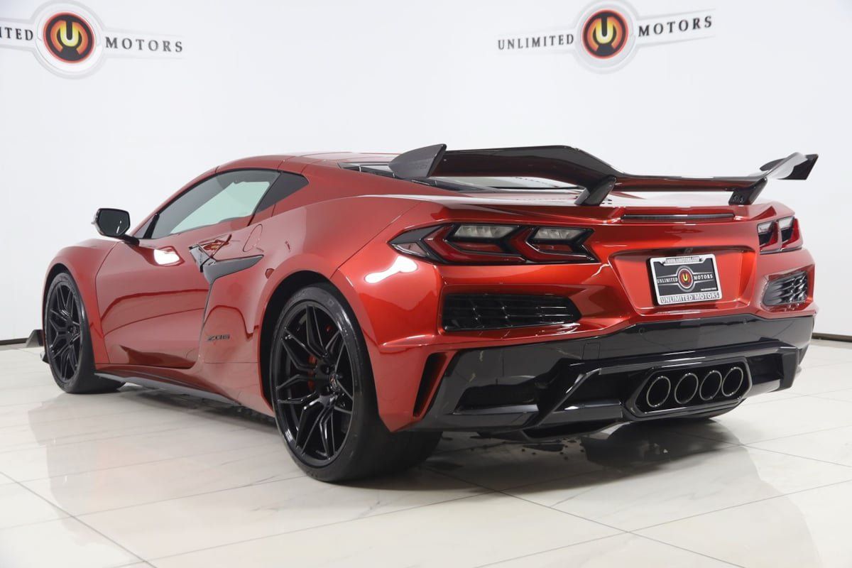 Used 2025 Chevrolet Corvette Z06 w/ Z07 Performance Package RWD image 4