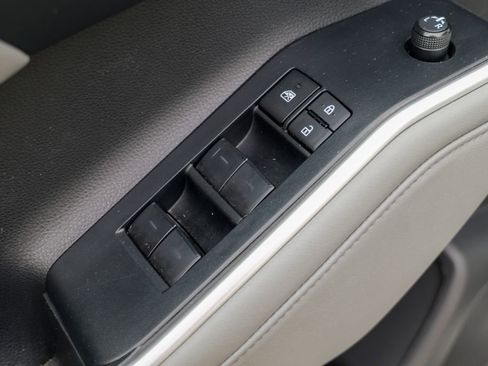 Used 2023 Toyota Highlander XLE image 18