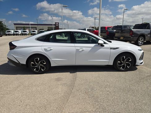 Used 2025 Hyundai Sonata SEL FWD image 2