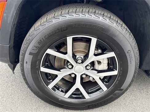 Certified 2024 Jeep Grand Cherokee Limited image 33