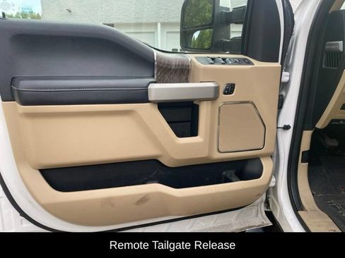 Used 2017 Ford F250 Lariat w/ Lariat Ultimate Package AWD/4WD image 16