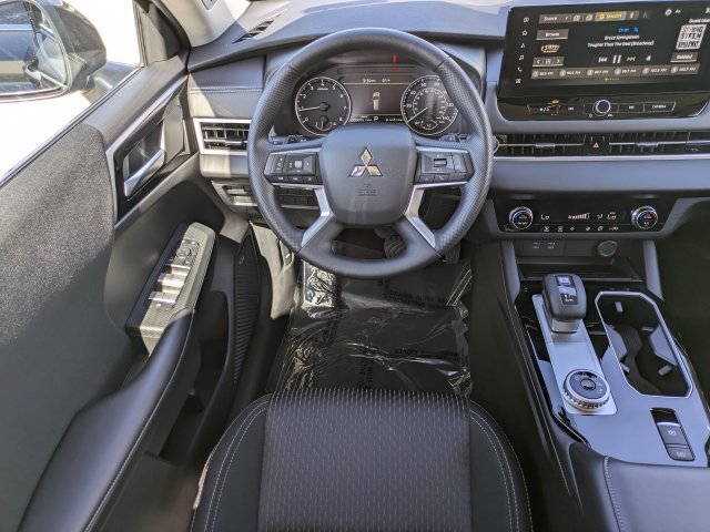 New 2026 Mitsubishi Outlander ES FWD image 16