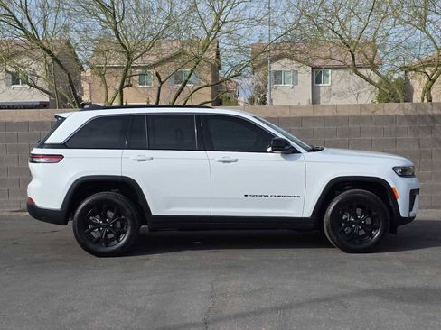 New 2026 Jeep Grand Cherokee Altitude AWD/4WD image 17