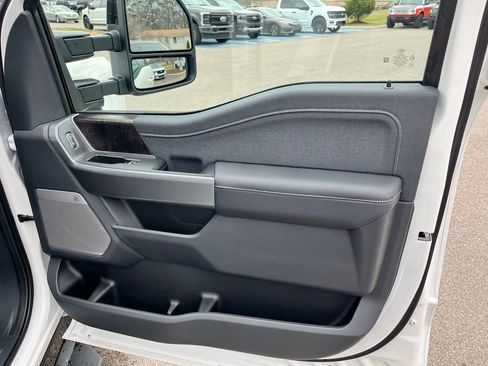 New 2026 Ford F250 Lariat w/ Black Appearance Package image 8