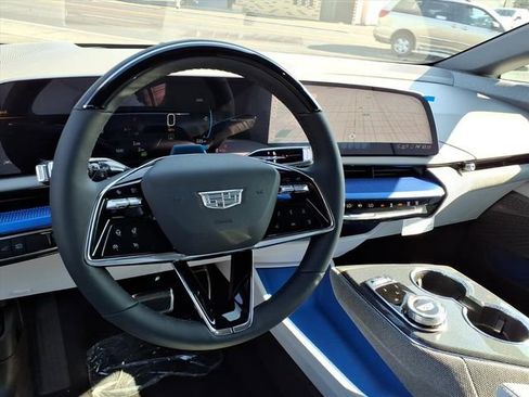 New 2025 Cadillac Optiq Luxury 2 image 5