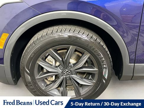 Certified 2023 Volkswagen Tiguan SE w/ Panoramic Sunroof Package image 32