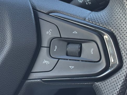 Used 2025 Chevrolet Trax LT image 13