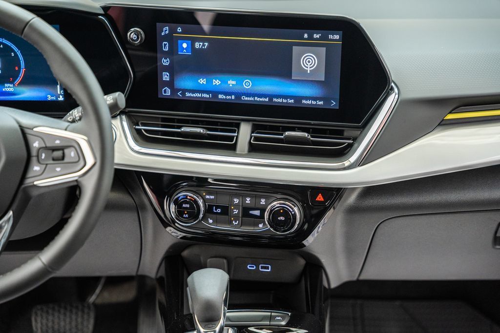 New 2026 Chevrolet Trax LT w/ Sunroof Package FWD image 20