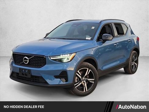 Used 2024 Volvo XC40 B5 Core w/ Climate Package AWD/4WD image 1