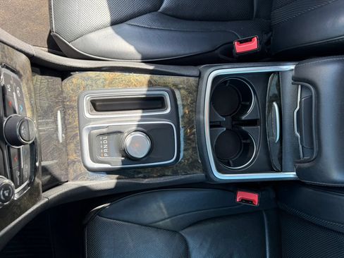 Used 2016 Chrysler 300 C RWD image 18