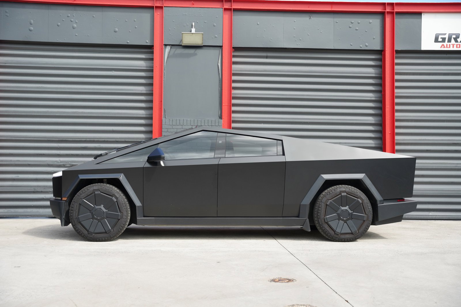 Used 2024 Tesla Cybertruck Cyberbeast AWD/4WD image 7