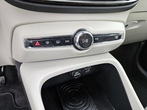 Used 2019 Volvo XC40 T5 Momentum AWD/4WD image 26