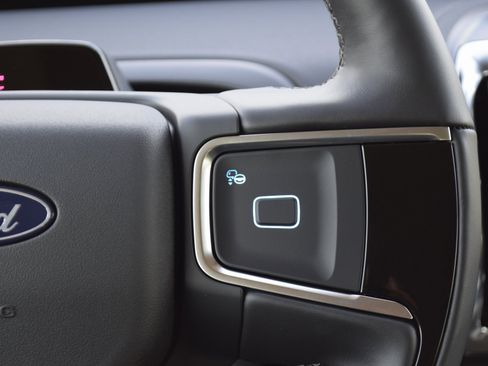 New 2025 Ford Expedition Platinum w/ Driver's Package image 10