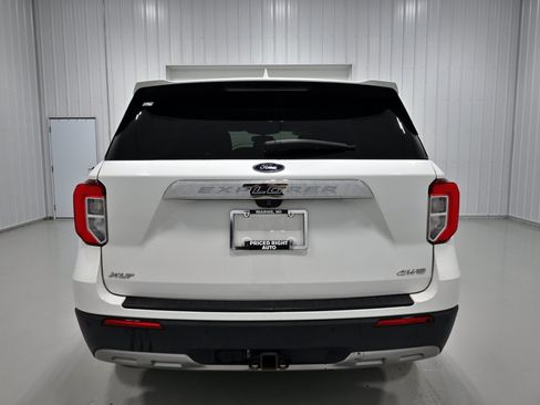 Used 2021 Ford Explorer XLT w/ Equipment Group 202A AWD/4WD image 34