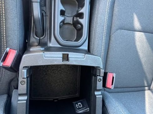 Used 2025 Jeep Gladiator Sport image 16