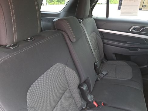 Used 2016 Ford Explorer XLT w/ Equipment Group 201A FWD image 12