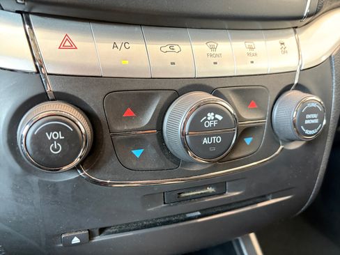 Used 2019 Dodge Journey GT w/ Nav & Sun Group AWD/4WD image 25