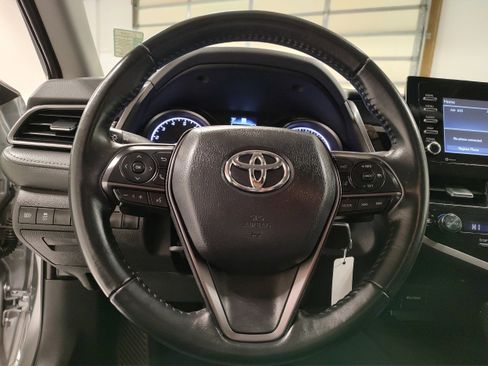 Used 2023 Toyota Camry SE image 5