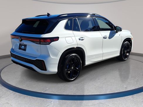 New 2026 Volkswagen Tiguan SE R-Line FWD image 5