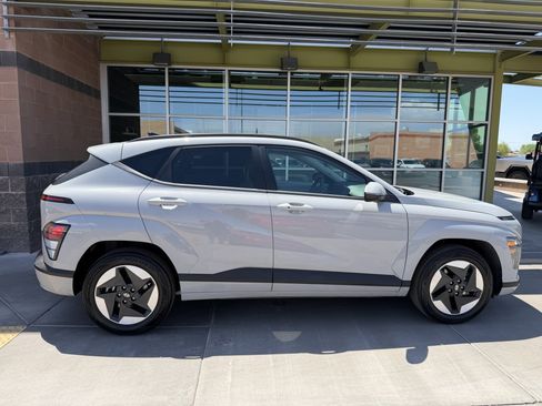 Used 2025 Hyundai Kona SEL FWD image 9