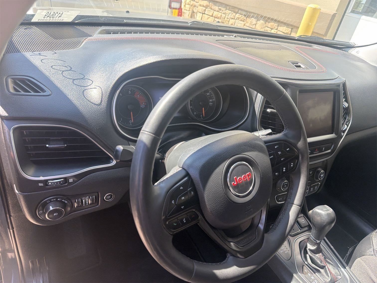 Used 2023 Jeep Cherokee Trailhawk w/ Sun & Sound Group AWD/4WD image 9
